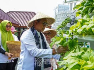 Wali Kota Jakarta Pusat Arifin saat hadir diacara Panen Raya Sayur Hidroponik .(Foto: Kominfotik Pemkot Jakpus)