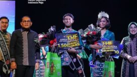 Wali Kota Jakarta Pusat saat berfoto bersama dengan pemenang Duta GenRe (Generasi Berencana) Tahun 2025. ( Foto : Kominfotik Pemkot Jakpus)
