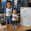 Foto masa kecil dan masa kini yang di gabungkan menjadi action figur lewat LMarena AI