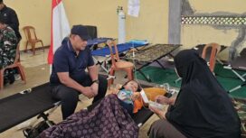 Kepala Badan Gizi Nasional (BGN), Dadan Hindayana, saat meninjau langsung Posko Penanganan kasus dugaan keracunan makanan Program Makan Bergizi Gratis (MBG) di Cipongkor, Kabupaten Bandung Barat. (Foto : Humas BGN)