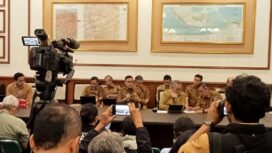 Wali dan Wakil Wali Kota Tangsel saat memberikan jawaban terkait isu yang berkembang di Tangerang Selatan. (Foto: Dok Jejaknarasi.id)