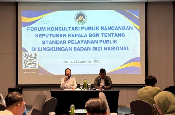 
					Kepala Biro Hukum dan Humas BGN, Khairul Hidayati, saat membuka Forum Konsultasi Publik terkait Rancangan Keputusan Kepala BGN tentang Standar Pelayanan Publik di lingkungan BGN,. ( Foto: Humas BGN)
