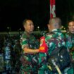 Penglima TNI Jenderal Agus Subiyanto saat meninjau pasukan keamanan di lapangan Monas (Foto: Puspen TNI)