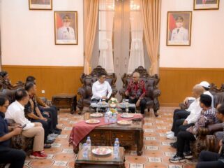 Gubernur Banten Andra Soni. saat menerima Ketua Umum PWI Pusat AKhmad Munir dan jajaran pengurus. ( Foto : PWI.Pusat) 