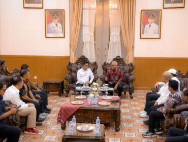Gubernur Banten Andra Soni. saat menerima Ketua Umum PWI Pusat AKhmad Munir dan jajaran pengurus. ( Foto : PWI.Pusat) 