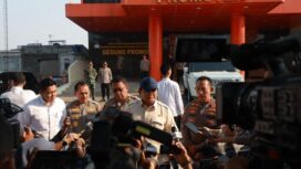 Presiden Prabowo Subianto saat memberikan keterangan kepada awak media usai menjenguk mpara korban kerusuhan di RS Bhayangkara Kramat Jati. (Foto : Setneg)
