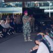 Jenderal TNI (Mar) Dr. Endi Supardi, S.E. saat memberikan arahan kepada prajurit TNI-Polri . (Foto : Humas Korps Marinir)