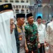  Panglima TNI Jenderal TNI Agus Subiyanto bersama Kapolri Jeneral Listyo Sigit Prabowo saat beramah tama usai mengikuti Maulid Nabi Muhammad SAW. (Foto : Puspen TNI)