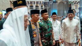  Panglima TNI Jenderal TNI Agus Subiyanto bersama Kapolri Jeneral Listyo Sigit Prabowo saat beramah tama usai mengikuti Maulid Nabi Muhammad SAW. (Foto : Puspen TNI)