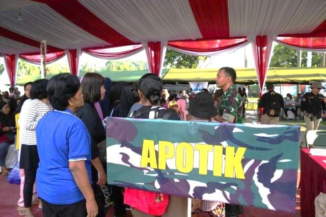 
					Kebersamaan Prajurit TNI dan Masyarakat dalam gelaran TNI AD Fair . (Foto: Kadispenad)