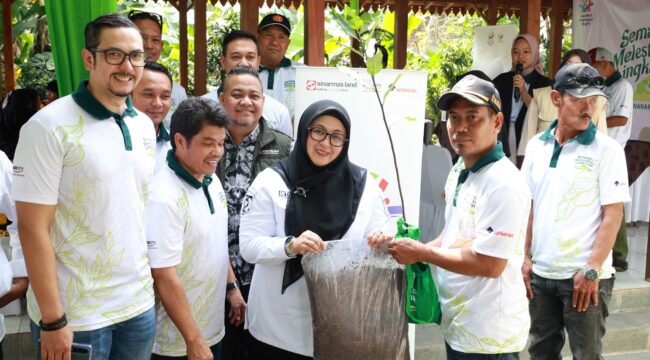 Wakil Bupati Tangerang, Intan Nurul Hikmah saat menghadiri kegiatan tanam pohon bersama PT Sinar Mas Land (Foto: Istimewa)