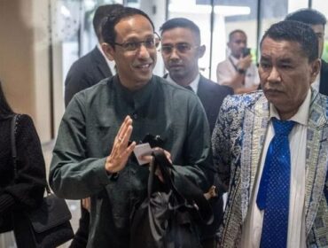 Hotman Paris (Kanan) saat mendampingi kliennya Nadiem Makarim . (Foto : Ist)