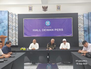 Dari Kiri ke Kanan : Atal S. Depari, Akhmad Munir, Zulmansyah Sekedang. (Foto : PWI Pusat)