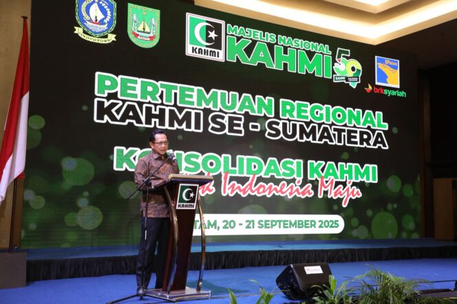 
					Mendagri Tito kaarnavian saat meberikan sambutan di acara menghadiri Pertemuan Regional KAHMI se-Sumatera. (Foto : Puspen Kemendagri)