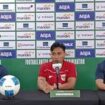  Pelatih Timnas U-23 Gerald Vanenburg (kiri) bersama Kapten Timnas Indonesia 
Arkhn Fikri. (tengah) saat koferensi pers. (Foto : ist)