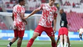 Kapten Timnas Indonesia  Senior Jay Idzes  mejadi salah satu pemain yang tiba di Surabaya . (Foto : IG Jayidzes)