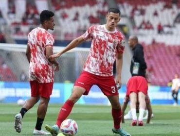 Kapten Timnas Indonesia  Senior Jay Idzes  mejadi salah satu pemain yang tiba di Surabaya . (Foto : IG Jayidzes)