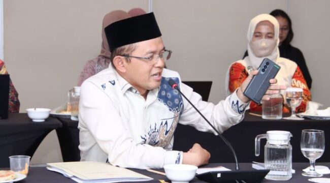 Anggota Badan Pengkajian MPR RI dari Fraksi PKB, KH. Maman Imanul Haq, M.M.saat menghadiri Focus Group Discussion (FGD) bertajuk “Sistem Keuangan Negara, Perekonomian Nasional, dan Kesejahteraan Sosial”(Foto : Ist)