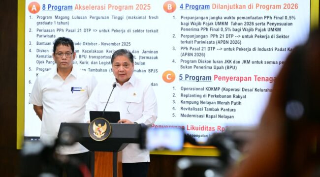 Menko Perekonomian  Airlangga Hartarto bersama Menkeu Purbaya Yudhi Sudewo saat memberikan keterangan kepada awak media usai rapat kabinet di Istana Minggu (14/9/2025). (Foto : Kenenko Perekonoimian)