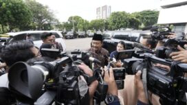 Menteri Sosial Syaifulah Yusuf saat memberikan keterangan kepada aak media usai rapat bersama Presiden di Istana negara. (Foto L Humas Kemensos)