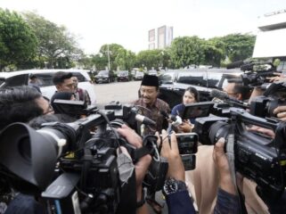 Menteri Sosial Syaifulah Yusuf saat memberikan keterangan kepada aak media usai rapat bersama Presiden di Istana negara. (Foto L Humas Kemensos)