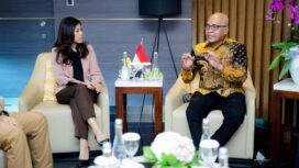 Menteri Komunikasi dan Digital (Menkomdigi) Meutya Hafid saat menerima Ketua PWI Pusat  terpilih Akhmad Munir . (Foto : PWI)