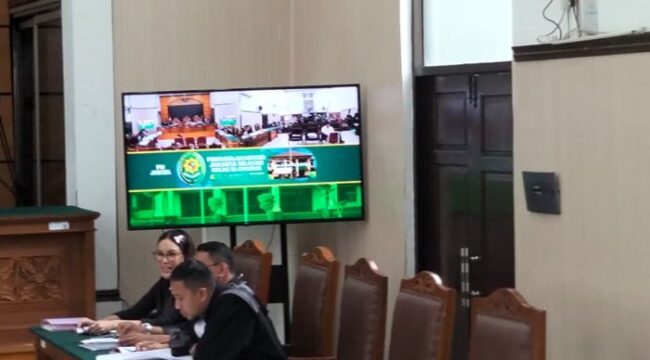 Nikita Mirzani saat mengikuti sidang.
(Foto : Sirhan /Jejaknarasi.id.)

