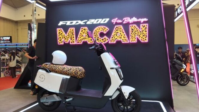 
					FOX-200 by Polytron yang di Pamerkan di IMOS 2025. (Foto : Sirhan/Jejaknarasi.id)