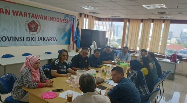 Suasana Rapat Evaluasi Penyelenggaraan MHT 2025 di Kantor PWI Jaya. (Foto : PWI Jaya)