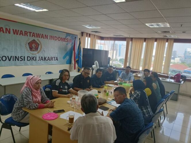 
					Suasana Rapat Evaluasi Penyelenggaraan MHT 2025 di Kantor PWI Jaya. (Foto : PWI Jaya)