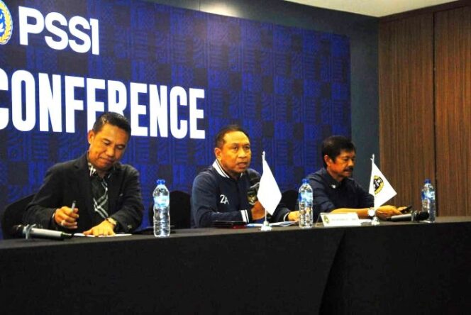 
					Dari Kiri ke Kanan : Sekjen PSSI Yunus Yusi,  Wakil Ketua PSSI Zainuddin Amali, Pelatih Timnas U-23 Indra Sjafri.
(Foto : Om Mbeng)

