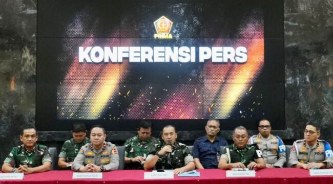 Kepala Pusat Penerangan TNI (Kapuspen TNI) Brigjen TNI (Mar) Freddy Ardianzah saat memberikan klarifikasi sekaligus konferensi pers. (Foto :Puspen TNI)