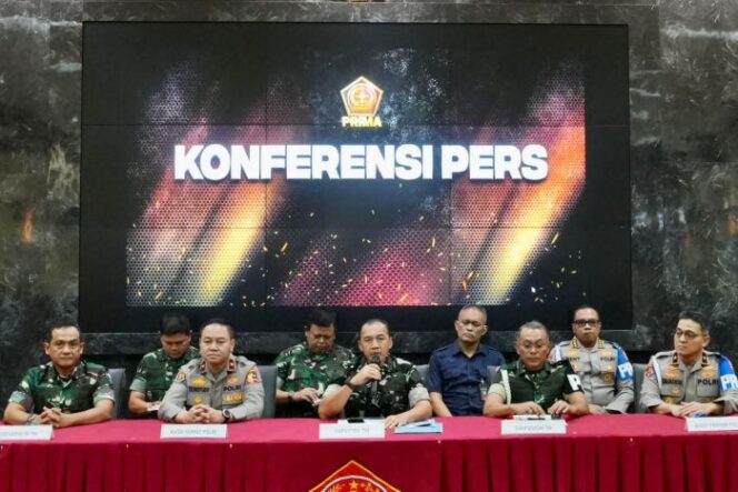 
					Kepala Pusat Penerangan TNI (Kapuspen TNI) Brigjen TNI (Mar) Freddy Ardianzah saat memberikan klarifikasi sekaligus konferensi pers. (Foto :Puspen TNI)