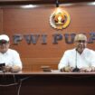 Ketua PWI Pusat Akhmad Munir saat didampingi Sekjen Zulmansyah .S (Foto : PWI Pusat )