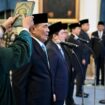  Djamari Chaniago  saat dilantik Presiden Prabowo sebagai Menko Polkam. (Foto: Setneg)