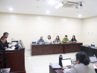 Suasana jalannya sidang KPPU yang nenyidangkan transaksi pengambilalihan saham yang melibatkan Tokopedia, perusahaan yang bergerak di bidang perdagangan elektronik (marketplace dan e-commerce) oleh TikTok. (Foto : KPPU)