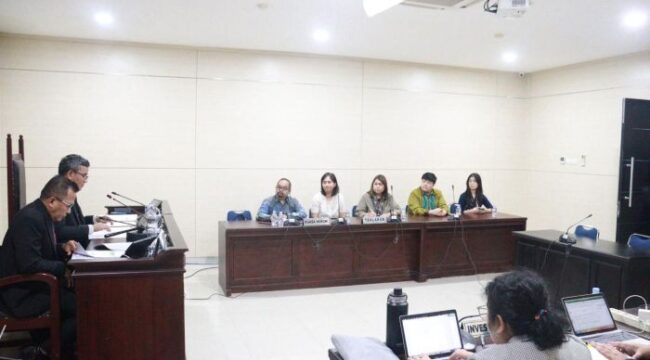 Suasana jalannya sidang KPPU yang nenyidangkan transaksi pengambilalihan saham yang melibatkan Tokopedia, perusahaan yang bergerak di bidang perdagangan elektronik (marketplace dan e-commerce) oleh TikTok. (Foto : KPPU)