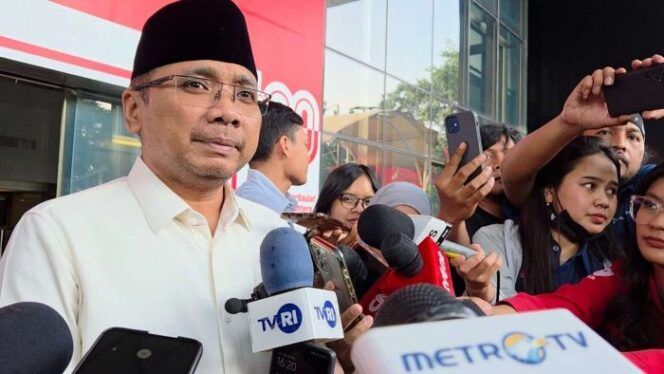 
					Mantan Menteri Agama Yaqut Cholil Qoumas (Gus Yaqut).
saat memberikan keterangan usai diperiksa KPK . (Foto: Ist)