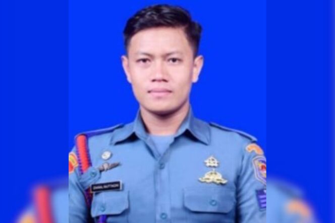 
					Alm Praka Marinir Zaenal Mutaqim (Foto: Dok. Puspen TNI)