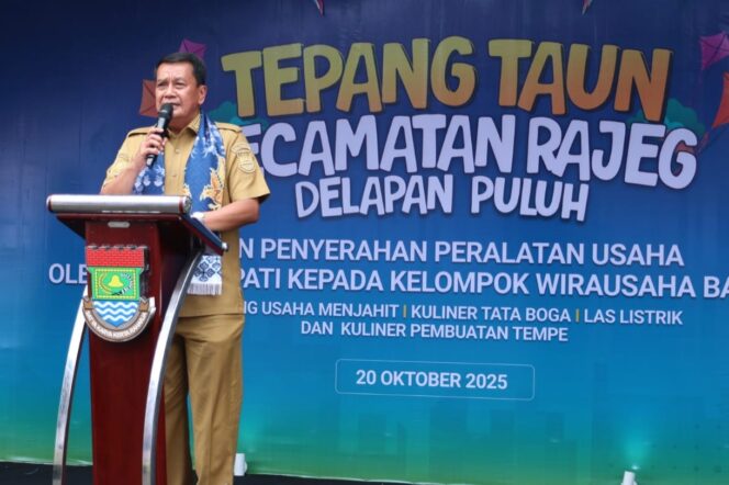 
					Bupati Tangerang Beri Bantuan Peralatan Usaha di HUT ke-80 Kecamatan Rajeg