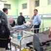 Salah satu korban keracunan MBG di Kabupaten Agam, Sumatera Barat sedang mendapatkan perawatan medis. (Foto: Istimewa)