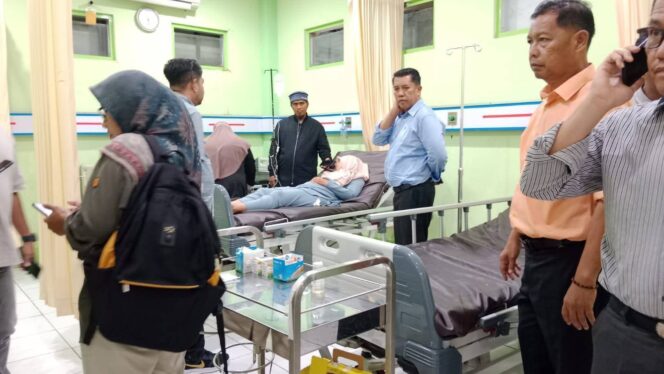 
					Salah satu korban keracunan MBG di Kabupaten Agam, Sumatera Barat sedang mendapatkan perawatan medis. (Foto: Istimewa)