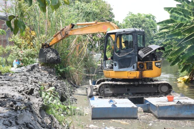 
					Antisipasi Musim Penghujan, Pemkab Sidoarjo Lakukan Normalisasi Sungai dan Siagakan 34 Pompa Air