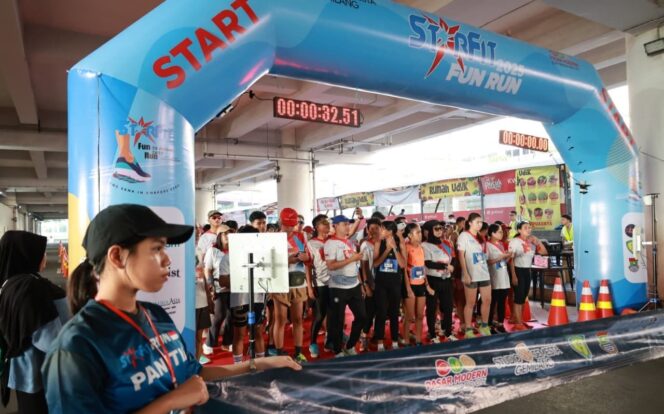 
					Bupati Tangerang Lepas Ratusan Pelari di Starfit Fun Run 2025