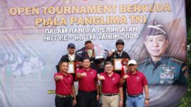 Inspektur Jenderal (Irjen) TNI Laksdya TNI Hersan, S.H., M.Si., M.Tr.Opsla mewakili Panglima TNI saatb menghadiri acara Open Tournament Berkuda Piala. Panglima TNI. (Foto : Puspen TNI )  