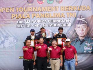 Inspektur Jenderal (Irjen) TNI Laksdya TNI Hersan, S.H., M.Si., M.Tr.Opsla mewakili Panglima TNI saatb menghadiri acara Open Tournament Berkuda Piala. Panglima TNI. (Foto : Puspen TNI )  