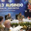 Wakil Panglima Tentara Nasional Indonesia (TNI) Jenderal TNI Tandyo Budi Revita bersama Panglima Australia  Laksamana David Johnston AC RAN. saat memimpin sidang ke-13 Australia - Indonesia (AUSINDO) High Level Committee (HLC),. (Foto: Puspen TIN)