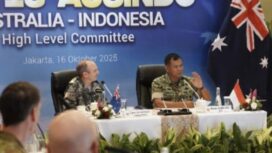 Wakil Panglima Tentara Nasional Indonesia (TNI) Jenderal TNI Tandyo Budi Revita bersama Panglima Australia  Laksamana David Johnston AC RAN. saat memimpin sidang ke-13 Australia - Indonesia (AUSINDO) High Level Committee (HLC),. (Foto: Puspen TIN)