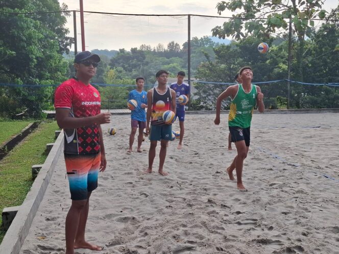 
					Atlet dan Pelatih Voli Pantai Sidoarjo Tampil Di Asian Youth Games Bahrain 2025