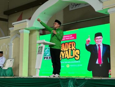 Wakil Sekretaris Dewan Syuro DPP PKB, Dr. KH. Maman Imanulhaq saat membuka Musyawarah Anak Cabang (Musancab) di kompleks Pondok Pesantren Al Mizan, Jatiwangi, Majalengka. 
(Foto: Ist)